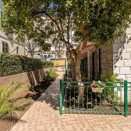 Maggy & Anna アパート *